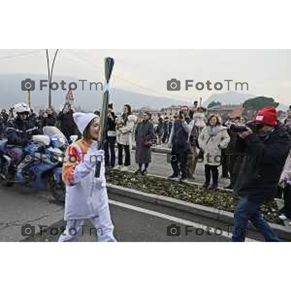 Tiziano Manzoni/LaPresse 17-01- 2026 Italia Cronaca Bergamo Sarnico passaggio della fiaccola olimpica nel paese di Sarnico per Paratico.