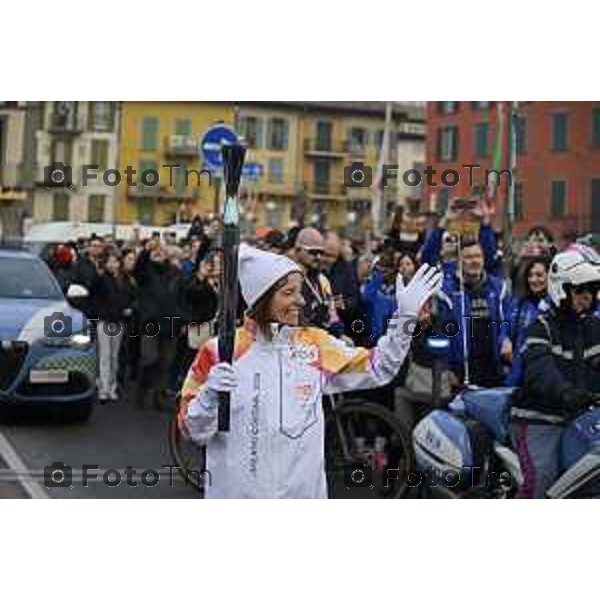 Tiziano Manzoni/LaPresse 17-01- 2026 Italia Cronaca Bergamo Sarnico passaggio della fiaccola olimpica nel paese di Sarnico per Paratico.
