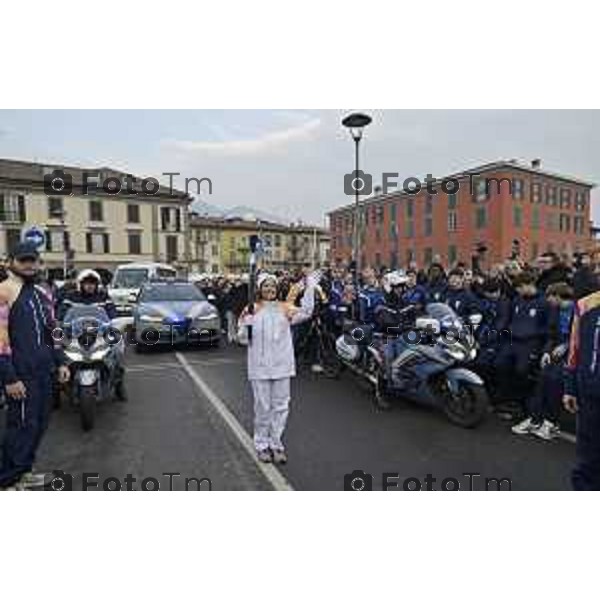 Tiziano Manzoni/LaPresse 17-01- 2026 Italia Cronaca Bergamo Sarnico passaggio della fiaccola olimpica nel paese di Sarnico per Paratico.