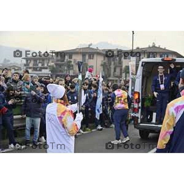 Tiziano Manzoni/LaPresse 17-01- 2026 Italia Cronaca Bergamo Sarnico passaggio della fiaccola olimpica nel paese di Sarnico per Paratico.