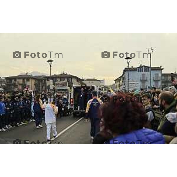 Tiziano Manzoni/LaPresse 17-01- 2026 Italia Cronaca Bergamo Sarnico passaggio della fiaccola olimpica nel paese di Sarnico per Paratico.