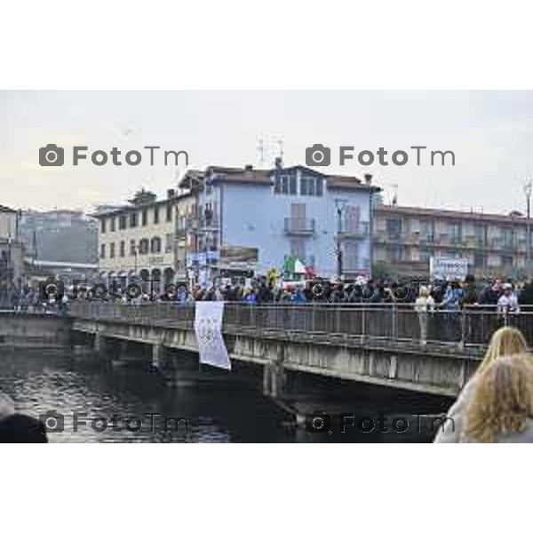 Tiziano Manzoni/LaPresse 17-01- 2026 Italia Cronaca Bergamo Sarnico passaggio della fiaccola olimpica nel paese di Sarnico per Paratico.