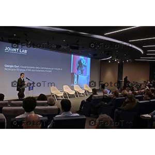 Tiziano Manzoni/LaPresse 23-01- 2026 Italia Cronaca BergamoBergamo inaugurazione del JOiiNT LAB 2.0 Robotica e Intelligenza Artificiale per l’Industria del Futuro. Confindustria Bergamo, Kilometro Rosso e Università degli Studi di Bergamo.