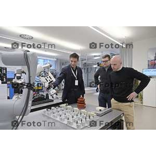 Tiziano Manzoni/LaPresse 23-01- 2026 Italia Cronaca BergamoBergamo inaugurazione del JOiiNT LAB 2.0 Robotica e Intelligenza Artificiale per l’Industria del Futuro. Confindustria Bergamo, Kilometro Rosso e Università degli Studi di Bergamo.