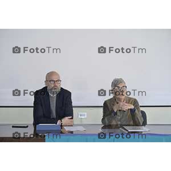 Tiziano Manzoni/LaPresse 22-01- 2026 Italia CronacaBergamo costituzione Comitato per il No al referendum costituzionale sulla Magistratura. Il Comitato bergaasco aderisce al Comitato nazionale della società civile nella foto Marco Toscano, segretario generale CGIL Bergamo e Barbara Pezzini, costituzionalista e membro del comitato –. Frammenta