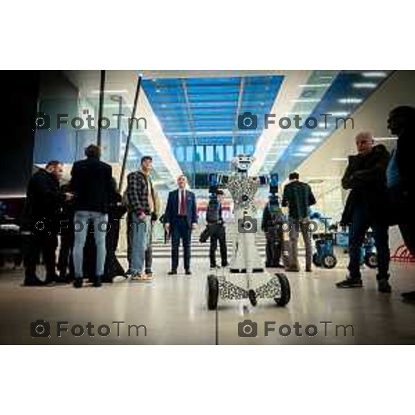 Tiziano Manzoni/LaPresse 23-01- 2026 Italia Cronaca BergamoBergamo inaugurazione del JOiiNT LAB 2.0 Robotica e Intelligenza Artificiale per l’Industria del Futuro. Confindustria Bergamo, Kilometro Rosso e Università degli Studi di Bergamo.