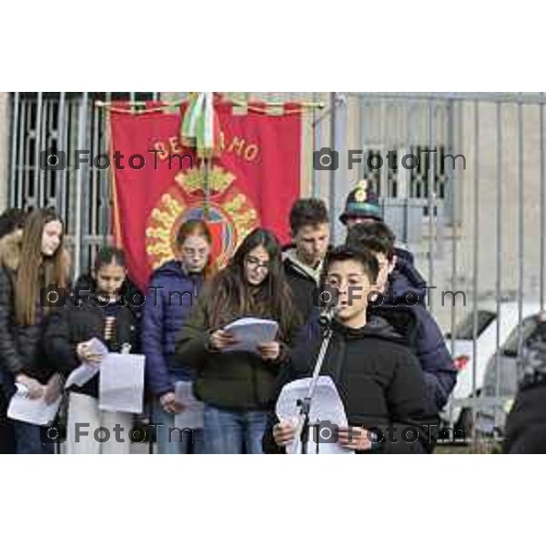 Tiziano Manzoni/LaPresse 27-01- 2026 Italia CronacaBergamo giorno della memoria Momento di raccoglimento in memoria dei venti bambini ebrei uccisi nel campo di Neuengamme.