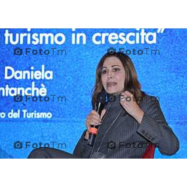 Tiziano Manzoni/LaPresse 30-01- 2026 Italia Cronaca Bergamo Nembro convegno INVESTOR & INDUSTRY FORUM 2026: intervento della ministra del turismo On. Daniela Santanchè Proiezione: “Cultura, tradizione, wellness, l’esperienza del turismo in crescita”