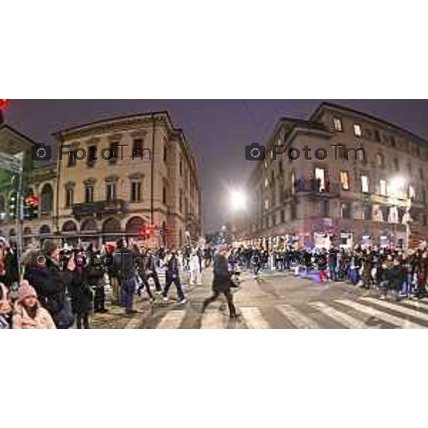 Tiziano Manzoni/LaPresse 02-02- 2026 Italia Cronaca Bergamo arrivo in città della fiamma Olimpica con passaggi in piazza vecchia, e accensione del braciere in Largo Belotti