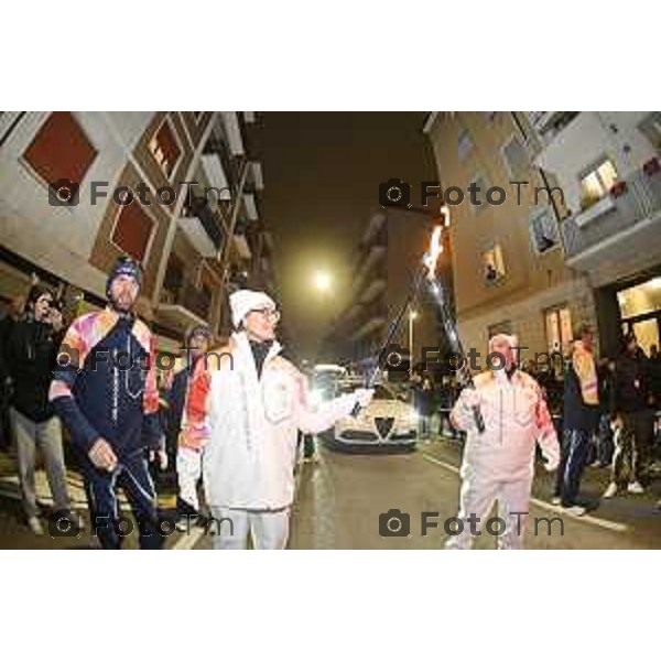 Tiziano Manzoni/LaPresse 02-02- 2026 Italia Cronaca Bergamo arrivo in città della fiamma Olimpica con passaggi in piazza vecchia, e accensione del braciere in Largo Belotti