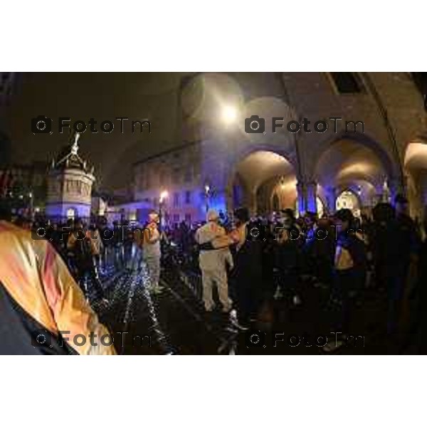 Tiziano Manzoni/LaPresse 02-02- 2026 Italia Cronaca Bergamo arrivo in città della fiamma Olimpica con passaggi in piazza vecchia, e accensione del braciere in Largo Belotti
