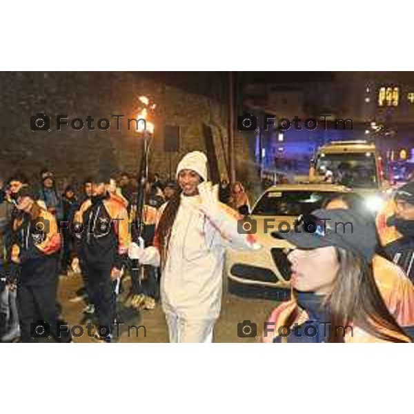 Tiziano Manzoni/LaPresse 02-02- 2026 Italia Cronaca Bergamo arrivo in città della fiamma Olimpica con passaggi in piazza vecchia, e accensione del braciere in Largo Belotti