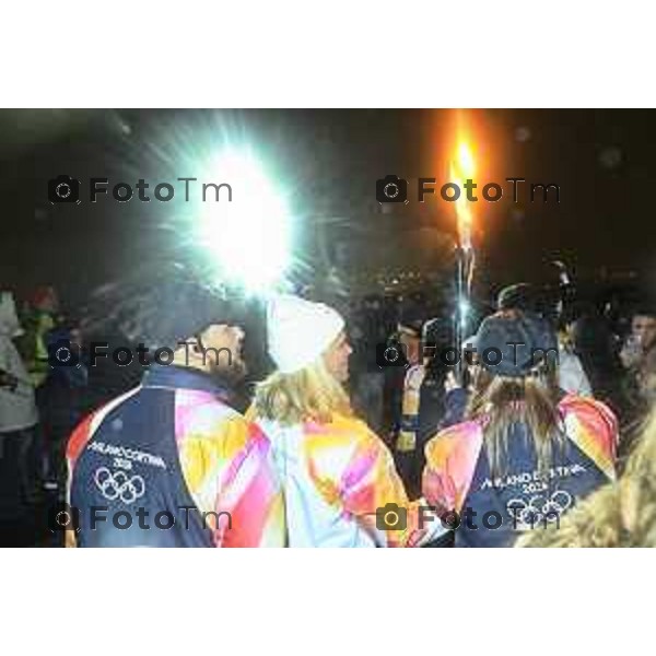 Tiziano Manzoni/LaPresse 02-02- 2026 Italia Cronaca Bergamo arrivo in città della fiamma Olimpica con passaggi in piazza vecchia, e accensione del braciere in Largo Belotti