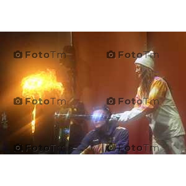 Tiziano Manzoni/LaPresse 02-02- 2026 Italia Cronaca Bergamo arrivo in città della fiamma Olimpica con passaggi in piazza vecchia, e accensione del braciere in Largo Belotti