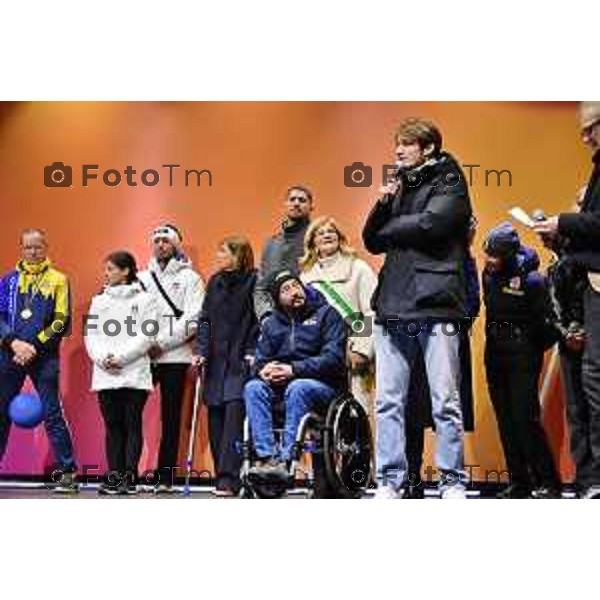 Tiziano Manzoni/LaPresse 02-02- 2026 Italia Cronaca Bergamo arrivo in città della fiamma Olimpica con passaggi in piazza vecchia, e accensione del braciere in Largo Belotti