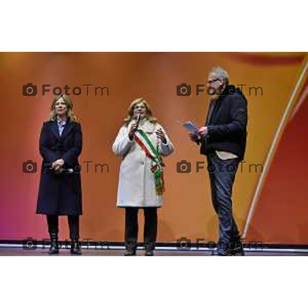 Tiziano Manzoni/LaPresse 02-02- 2026 Italia Cronaca Bergamo arrivo in città della fiamma Olimpica con passaggi in piazza vecchia, e accensione del braciere in Largo Belotti