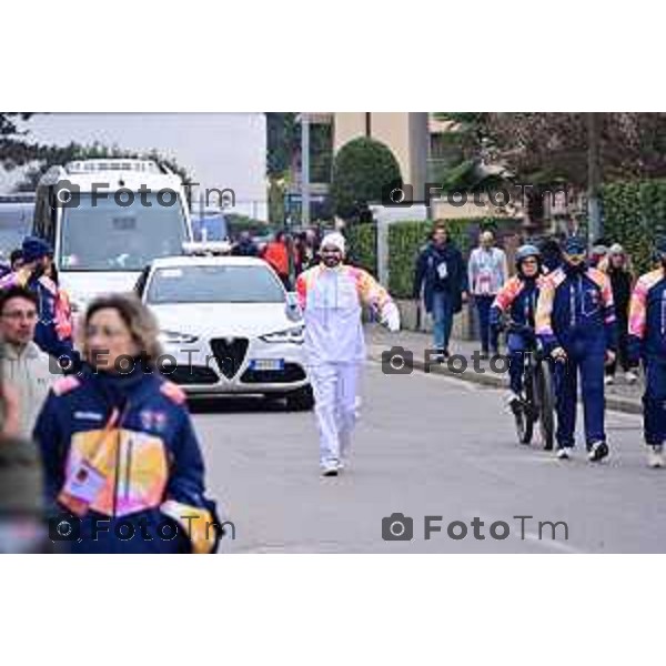 Tiziano Manzoni/LaPresse 02-02- 2026 Italia Cronaca Bergamo arrivo in città della fiamma Olimpica con passaggi in piazza vecchia, e accensione del braciere in Largo Belotti