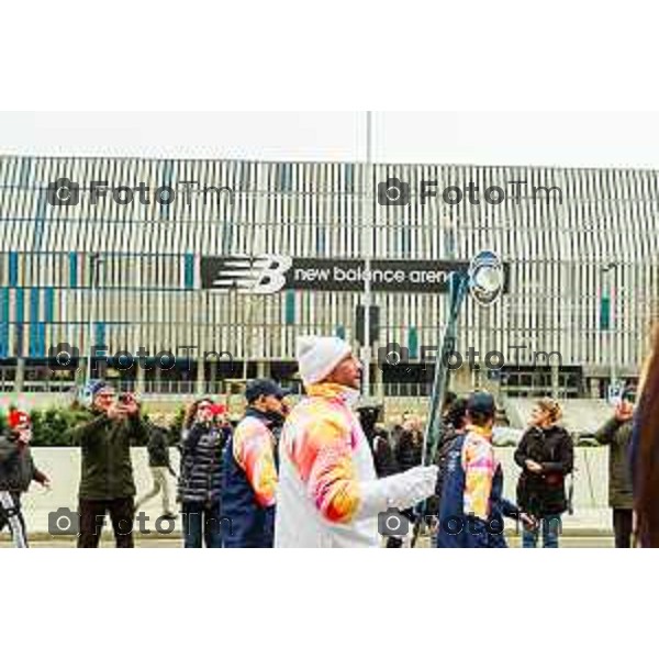 Tiziano Manzoni/LaPresse 02-02- 2026 Italia Cronaca Bergamo arrivo in città della fiamma Olimpica con passaggi in piazza vecchia, e accensione del braciere in Largo Belotti