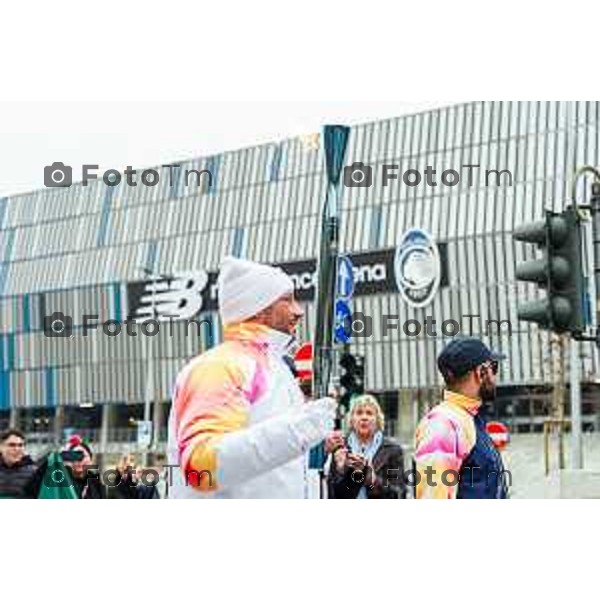 Tiziano Manzoni/LaPresse 02-02- 2026 Italia Cronaca Bergamo arrivo in città della fiamma Olimpica con passaggi in piazza vecchia, e accensione del braciere in Largo Belotti