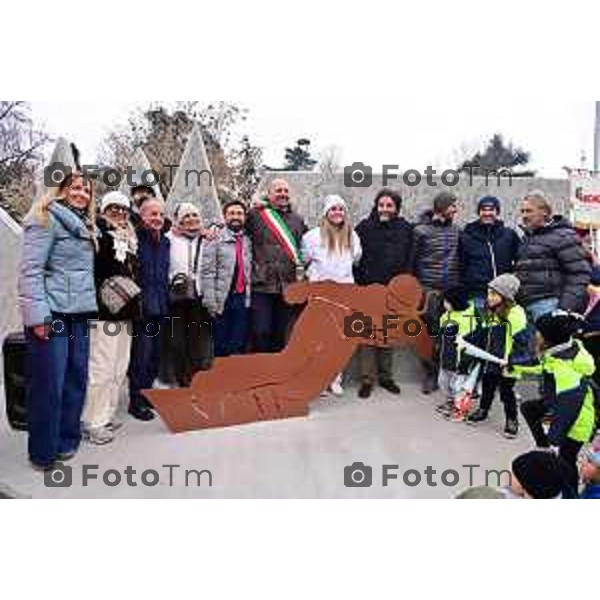Tiziano Manzoni/LaPresse 02-02- 2026 Italia Cronaca Bergamo Arrivo della fiamma ad Alzano Lombardo con ianugurazione statua alla Moioli