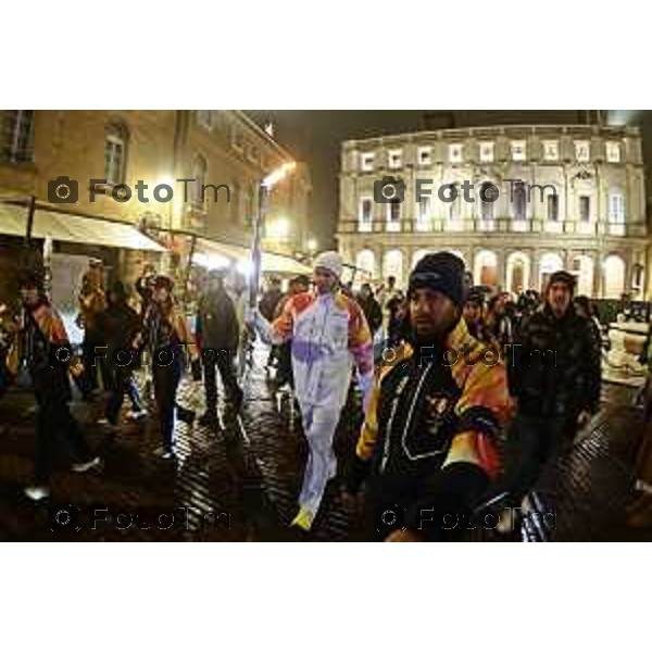 Tiziano Manzoni/LaPresse 02-02- 2026 Italia Cronaca Bergamo arrivo in città della fiamma Olimpica con passaggi in piazza vecchia, e accensione del braciere in Largo Belotti