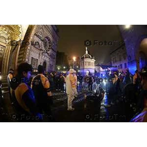 Tiziano Manzoni/LaPresse 02-02- 2026 Italia Cronaca Bergamo arrivo in città della fiamma Olimpica con passaggi in piazza vecchia, e accensione del braciere in Largo Belotti