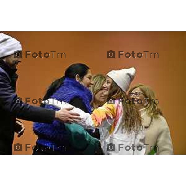 Tiziano Manzoni/LaPresse 02-02- 2026 Italia Cronaca Bergamo arrivo in città della fiamma Olimpica con passaggi in piazza vecchia, e accensione del braciere in Largo Belotti