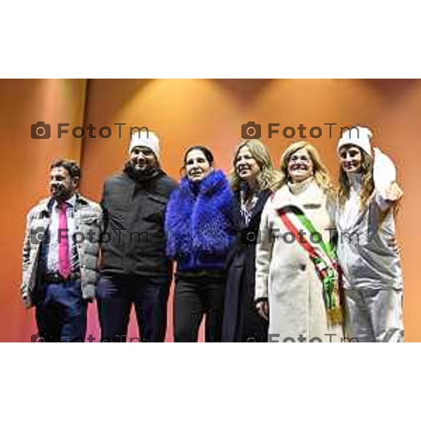 Tiziano Manzoni/LaPresse 02-02- 2026 Italia Cronaca Bergamo arrivo in città della fiamma Olimpica con passaggi in piazza vecchia, e accensione del braciere in Largo Belotti