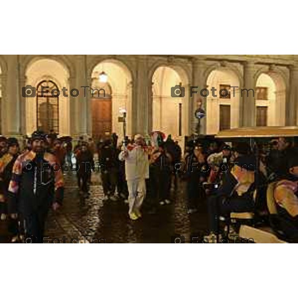 Tiziano Manzoni/LaPresse 02-02- 2026 Italia Cronaca Bergamo arrivo in città della fiamma Olimpica con passaggi in piazza vecchia, e accensione del braciere in Largo Belotti