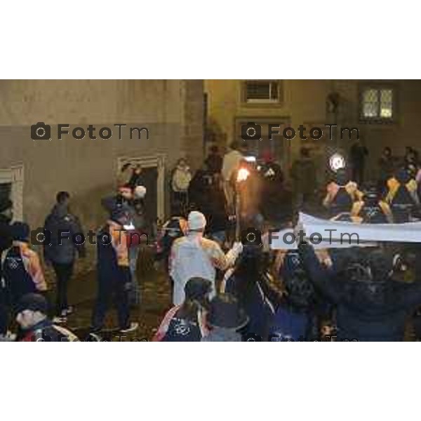 Tiziano Manzoni/LaPresse 02-02- 2026 Italia Cronaca Bergamo arrivo in città della fiamma Olimpica con passaggi in piazza vecchia, e accensione del braciere in Largo Belotti