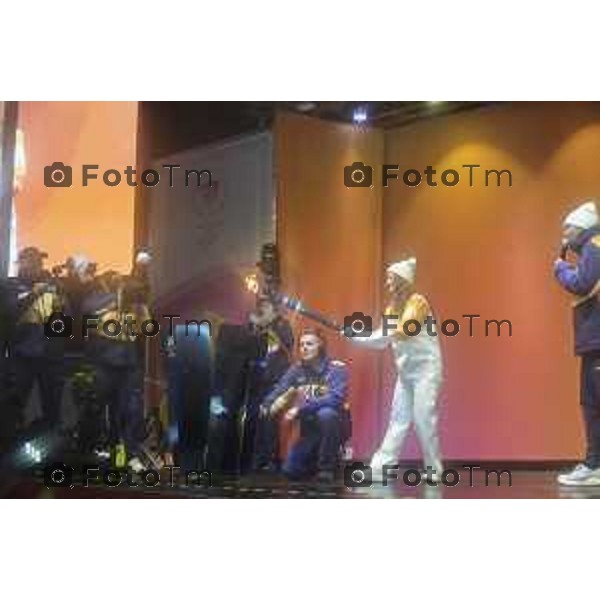 Tiziano Manzoni/LaPresse 02-02- 2026 Italia Cronaca Bergamo arrivo in città della fiamma Olimpica con passaggi in piazza vecchia, e accensione del braciere in Largo Belotti