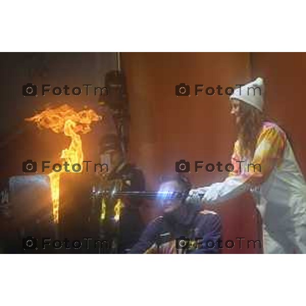 Tiziano Manzoni/LaPresse 02-02- 2026 Italia Cronaca Bergamo arrivo in città della fiamma Olimpica con passaggi in piazza vecchia, e accensione del braciere in Largo Belotti