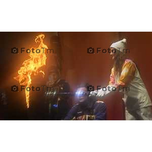 Tiziano Manzoni/LaPresse 02-02- 2026 Italia Cronaca Bergamo arrivo in città della fiamma Olimpica con passaggi in piazza vecchia, e accensione del braciere in Largo Belotti