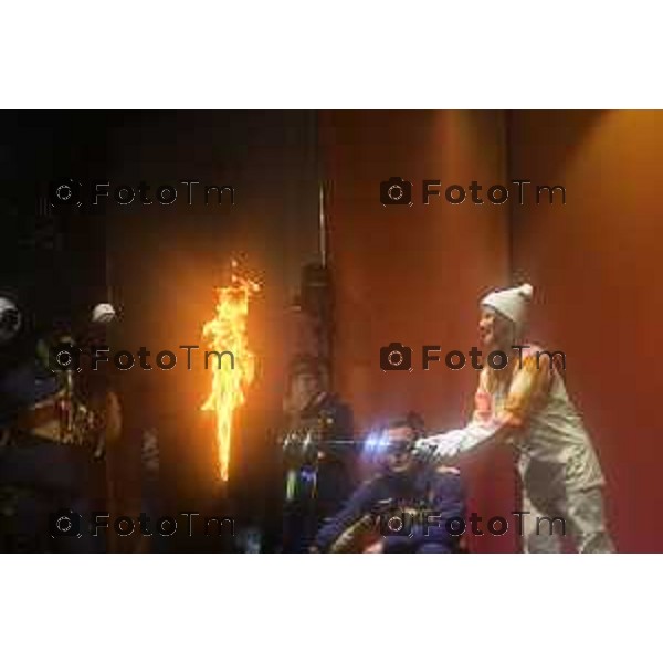 Tiziano Manzoni/LaPresse 02-02- 2026 Italia Cronaca Bergamo arrivo in città della fiamma Olimpica con passaggi in piazza vecchia, e accensione del braciere in Largo Belotti