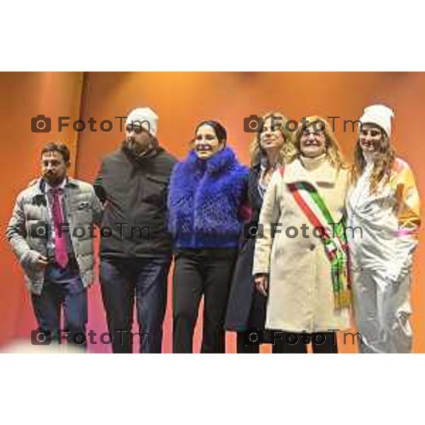 Tiziano Manzoni/LaPresse 02-02- 2026 Italia Cronaca Bergamo arrivo in città della fiamma Olimpica con passaggi in piazza vecchia, e accensione del braciere in Largo Belotti