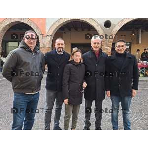 Tiziano Manzoni/LaPresse 3-2-2026 Bergamo, Italia CronacaMartinengo il Gruppo del patto per il nord in appggio alle provinciali di Gafforelli cd da sx l\'ex sindaco Mario Seghezzi ed Alessandro Galli con Monica Mazzoleni, ex consigliera comunale di Martinengo Gafforelli candidato e e Valois segretario Forza italia
