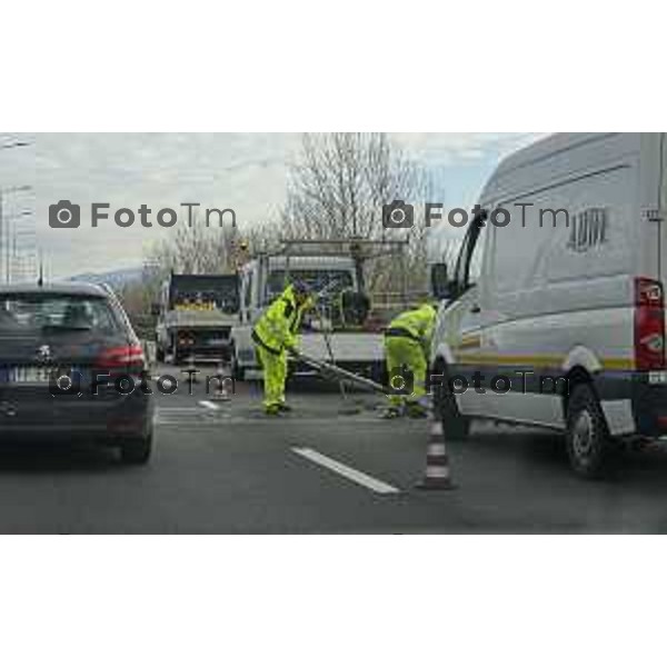 Tiziano Manzoni/LaPresse 7-01- 2026 Italia Cronaca BergamoBonate Sotto Asse interurbano lavori sul ponte fiume brembo Code e disagi