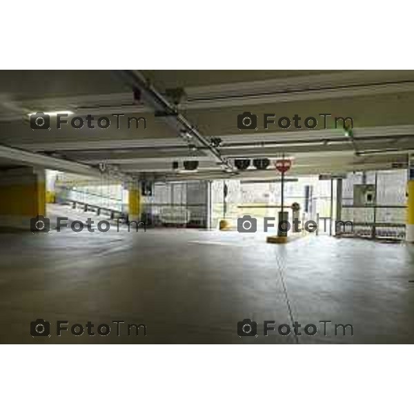 Tiziano Manzoni/LaPresse 7- 02- 2026 Italia CronacaBergamo Parcheggio Ospedale Papa Giovanni XXIII Interno esterno coperto sosta selvaggia divieto