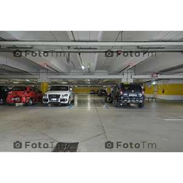 Tiziano Manzoni/LaPresse 7- 02- 2026 Italia CronacaBergamo Parcheggio Ospedale Papa Giovanni XXIII Interno esterno coperto sosta selvaggia divieto