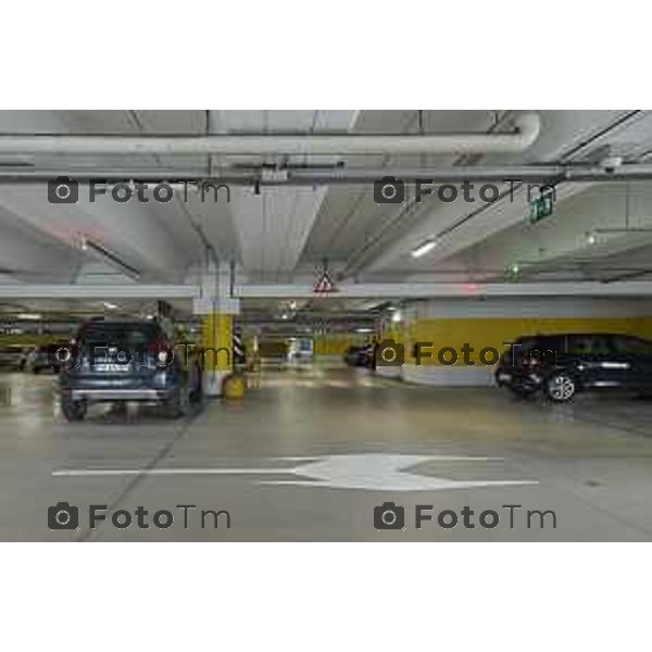 Tiziano Manzoni/LaPresse 7- 02- 2026 Italia CronacaBergamo Parcheggio Ospedale Papa Giovanni XXIII Interno esterno coperto sosta selvaggia divieto