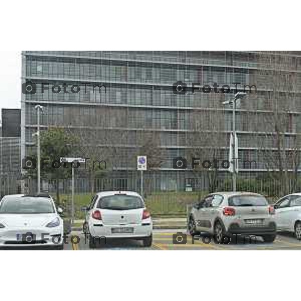 Tiziano Manzoni/LaPresse 7- 02- 2026 Italia CronacaBergamo Parcheggio Ospedale Papa Giovanni XXIII Interno esterno coperto sosta selvaggia divieto