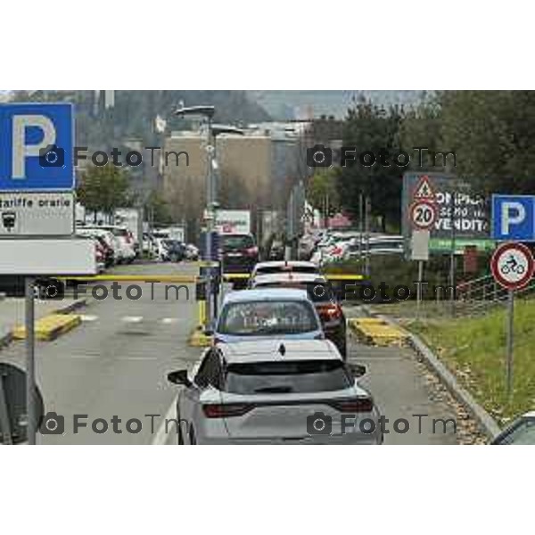Tiziano Manzoni/LaPresse 7- 02- 2026 Italia CronacaBergamo Parcheggio Ospedale Papa Giovanni XXIII Interno esterno coperto sosta selvaggia divieto
