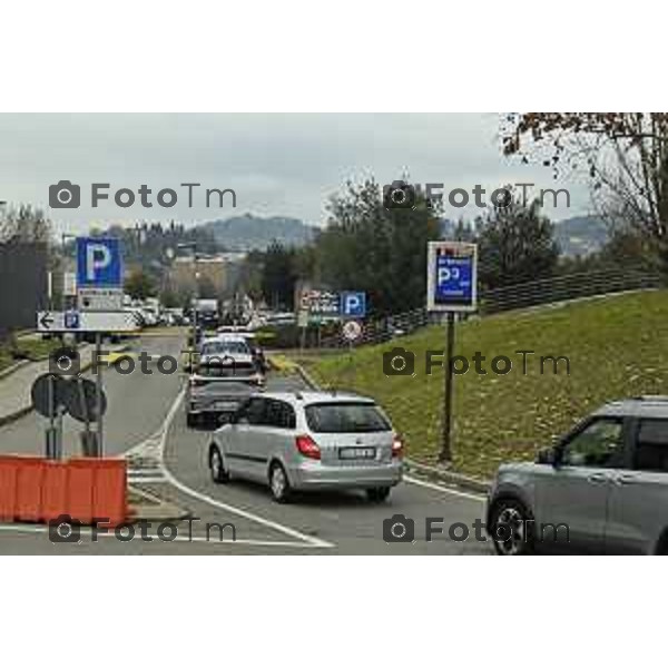 Tiziano Manzoni/LaPresse 7- 02- 2026 Italia CronacaBergamo Parcheggio Ospedale Papa Giovanni XXIII Interno esterno coperto sosta selvaggia divieto