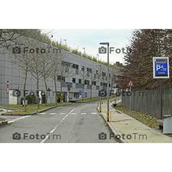 Tiziano Manzoni/LaPresse 7- 02- 2026 Italia CronacaBergamo Parcheggio Ospedale Papa Giovanni XXIII Interno esterno coperto sosta selvaggia divieto