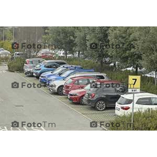 Tiziano Manzoni/LaPresse 7- 02- 2026 Italia CronacaBergamo Parcheggio Ospedale Papa Giovanni XXIII Interno esterno coperto sosta selvaggia divieto