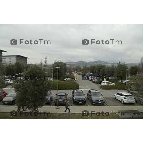 Tiziano Manzoni/LaPresse 7- 02- 2026 Italia CronacaBergamo Parcheggio Ospedale Papa Giovanni XXIII Interno esterno coperto sosta selvaggia divieto