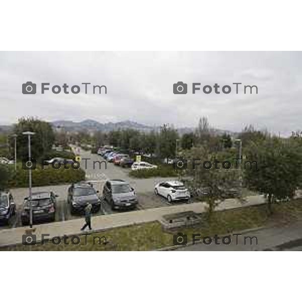 Tiziano Manzoni/LaPresse 7- 02- 2026 Italia CronacaBergamo Parcheggio Ospedale Papa Giovanni XXIII Interno esterno coperto sosta selvaggia divieto