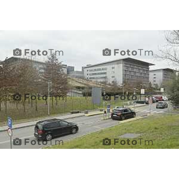 Tiziano Manzoni/LaPresse 7- 02- 2026 Italia CronacaBergamo Parcheggio Ospedale Papa Giovanni XXIII Interno esterno coperto sosta selvaggia divieto