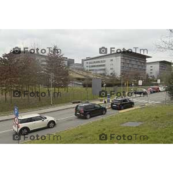 Tiziano Manzoni/LaPresse 7- 02- 2026 Italia CronacaBergamo Parcheggio Ospedale Papa Giovanni XXIII Interno esterno coperto sosta selvaggia divieto