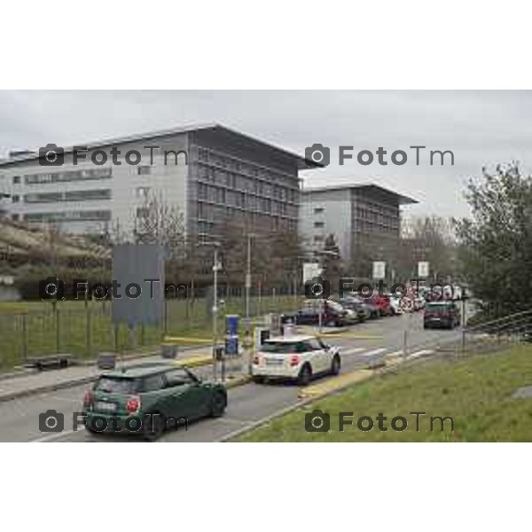Tiziano Manzoni/LaPresse 7- 02- 2026 Italia CronacaBergamo Parcheggio Ospedale Papa Giovanni XXIII Interno esterno coperto sosta selvaggia divieto